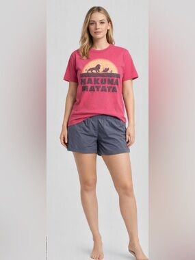 Hakuna Matata red Graphic Tee